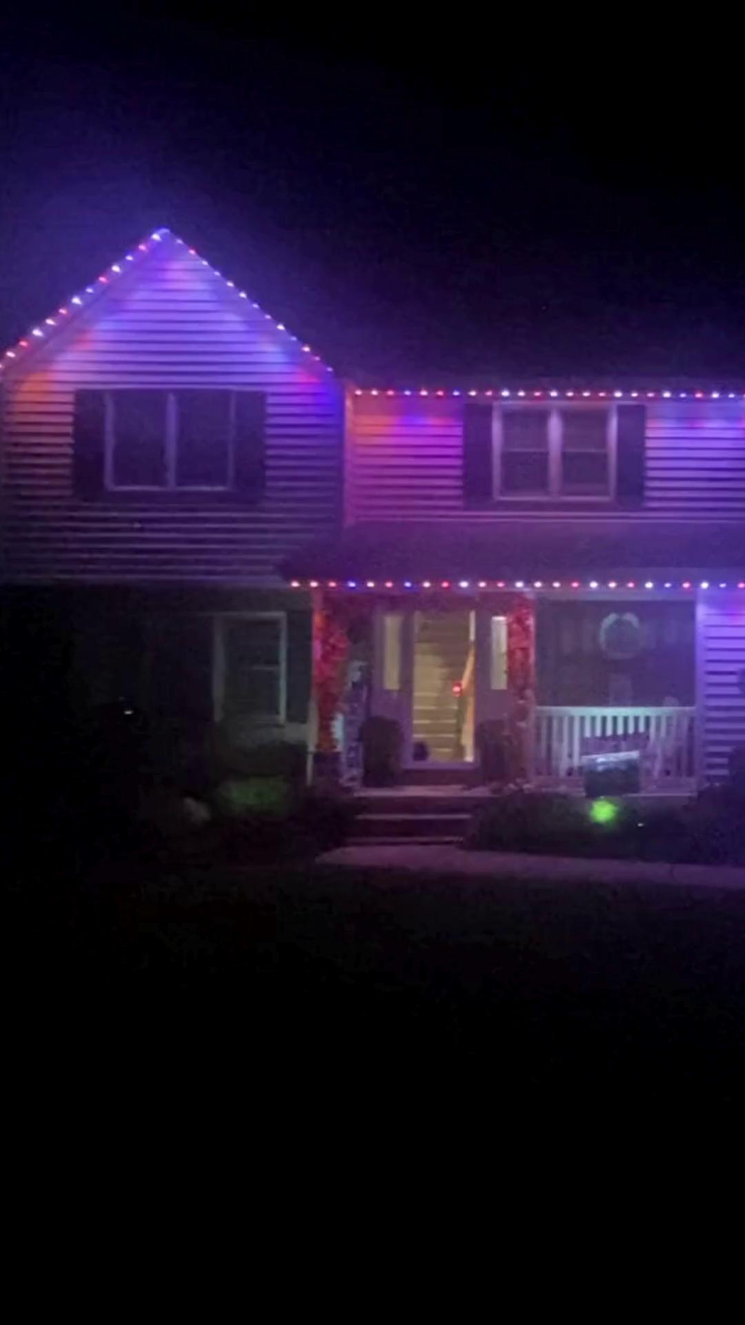 From everyday elegance to full color for every occasion — permanent lighting does it all. ✨🏡